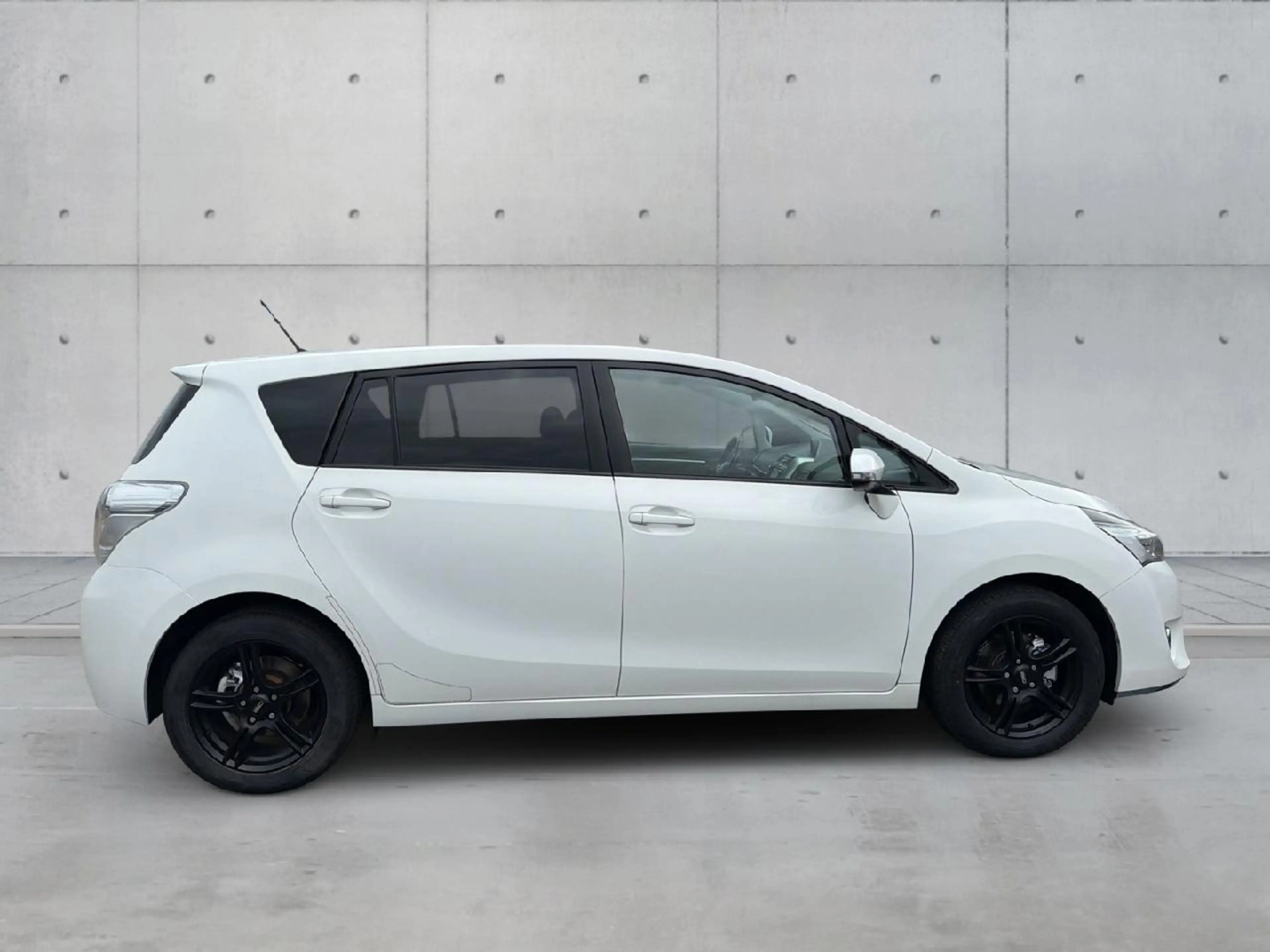 Toyota Verso SkyView Edition — photo 4