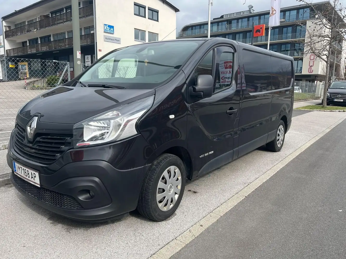 Renault Trafic - 1