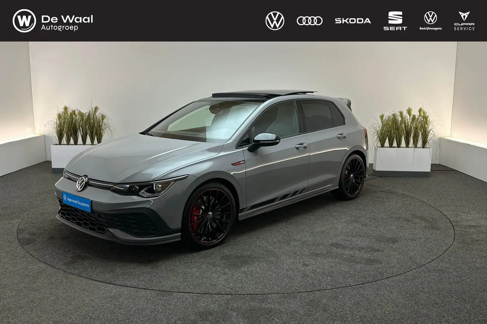 Volkswagen Golf GTI Clubsport 2.0 TSI 300pk DSG | Panoramadak, 19" LM Grijs - 1
