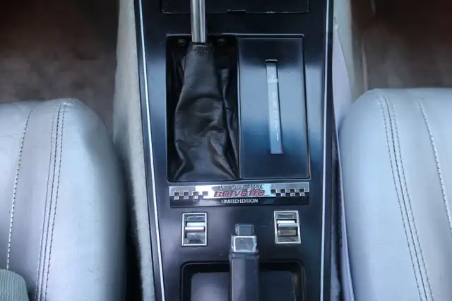 Chevrolet Corvette view 9