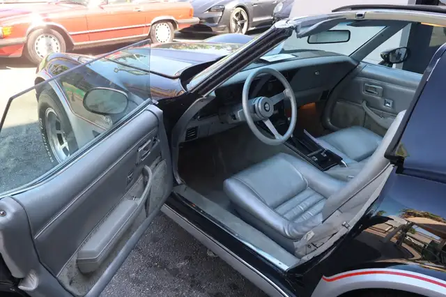 Chevrolet Corvette view 5