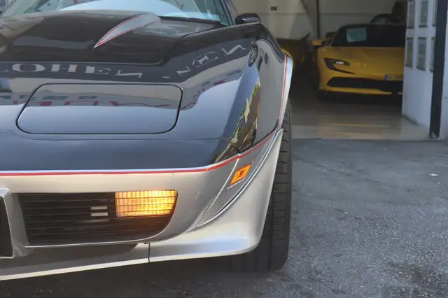Chevrolet Corvette view 10
