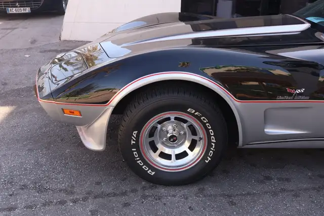 Chevrolet Corvette view 4