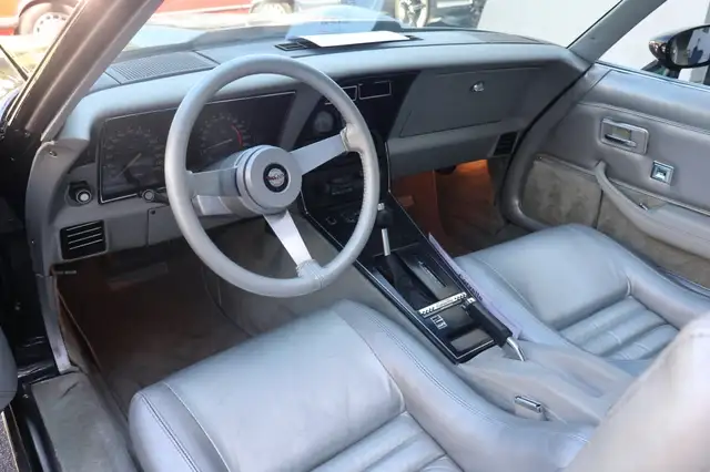 Chevrolet Corvette view 6