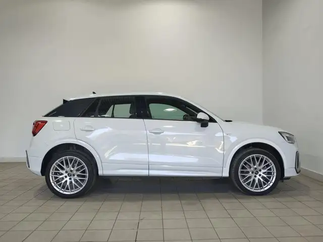 Audi Q2 view 3