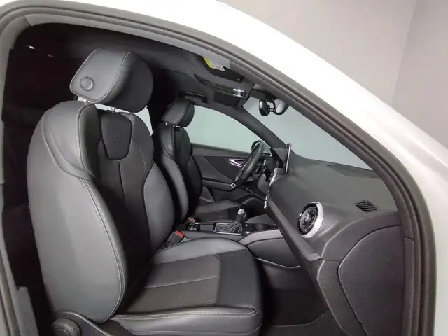 Audi Q2 view 8