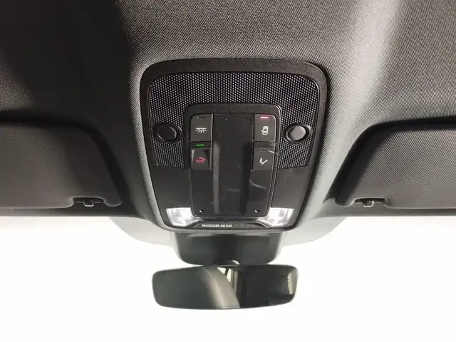 Audi Q2 view 11