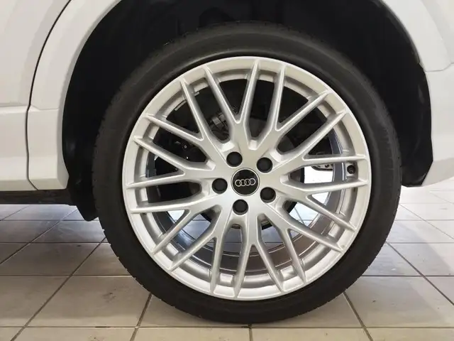Audi Q2 view 10