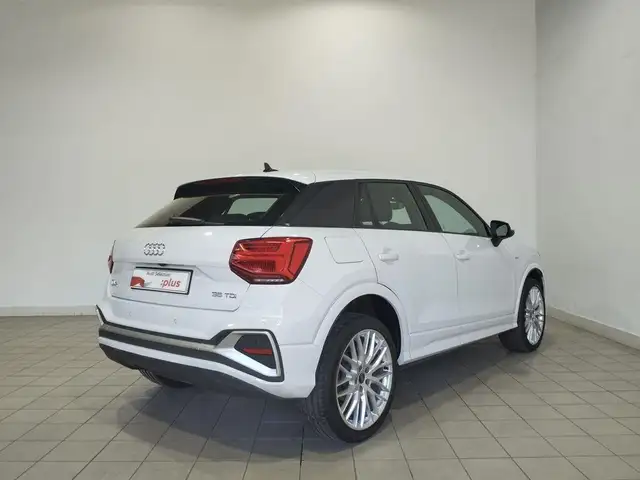 Audi Q2 view 4