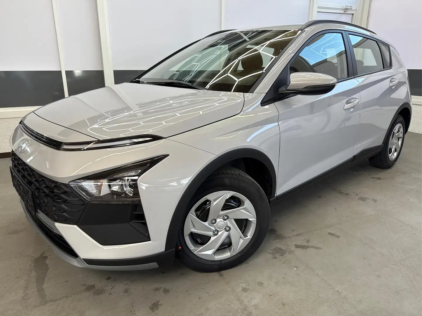 Hyundai BAYON LIFE FL NAVI RFK PDC 1.0 T-GDi 73,5kW/100PS EUR... Grau - 1