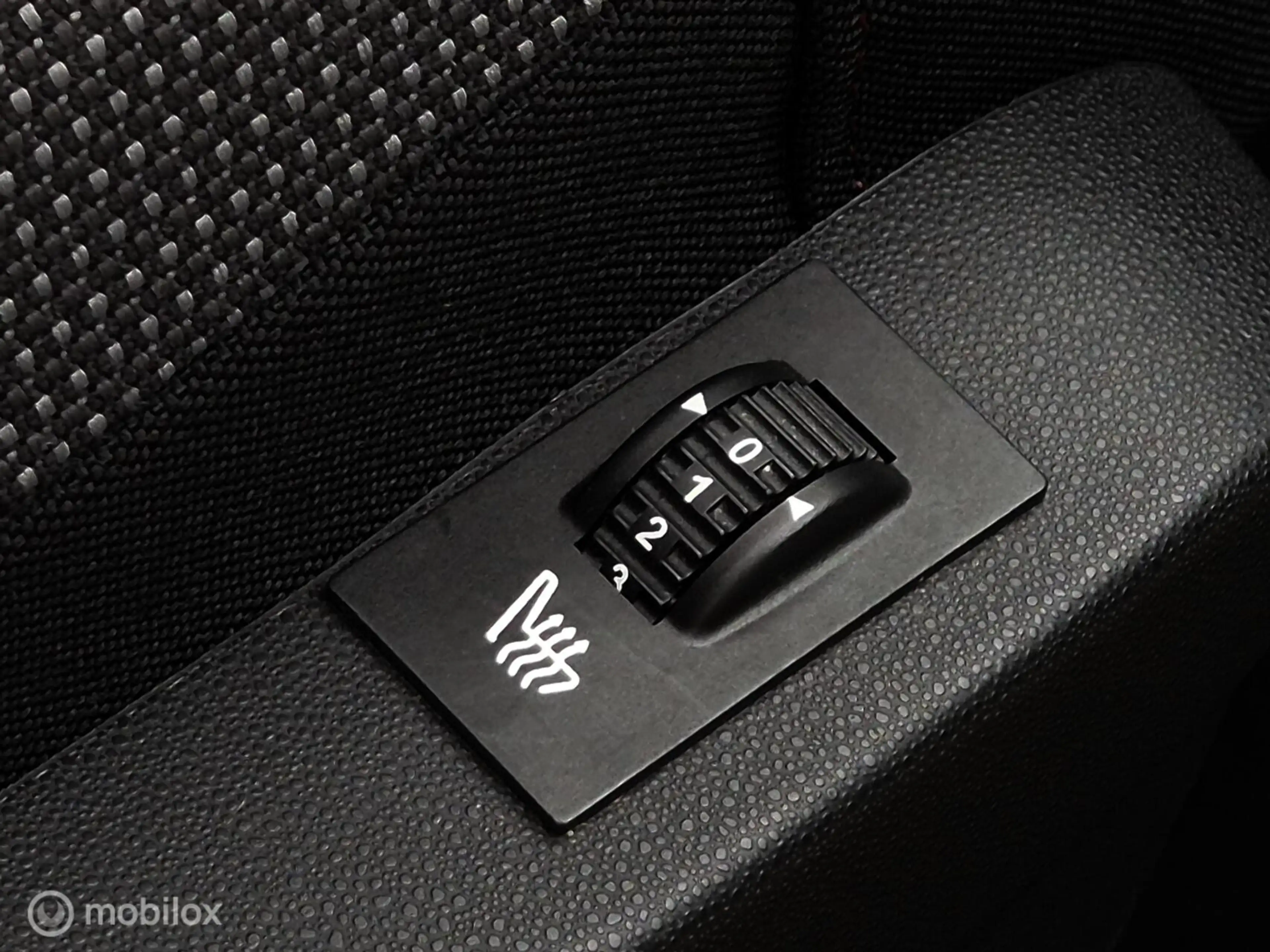 Citroen C4 Cactus 1.2 PURETECH SHINE/STOELVERWARMING/CAMERA/KEYLESS — photo 38