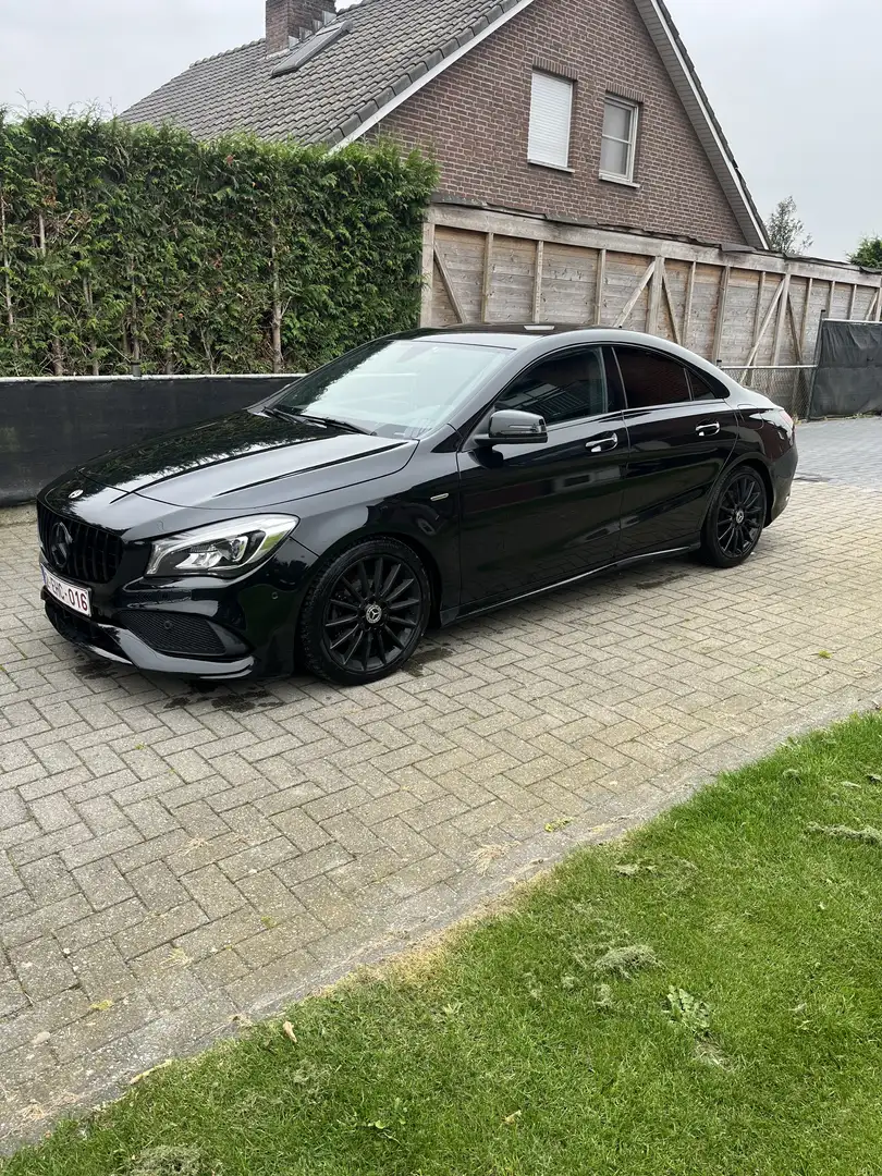 Mercedes-Benz CLA 200 Shooting Brake d 4Matic 7G-DCT AMG Line Zwart - 2