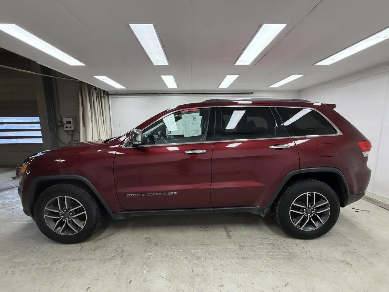 Jeep Grand Cherokee photo Jeep Grand Cherokee
