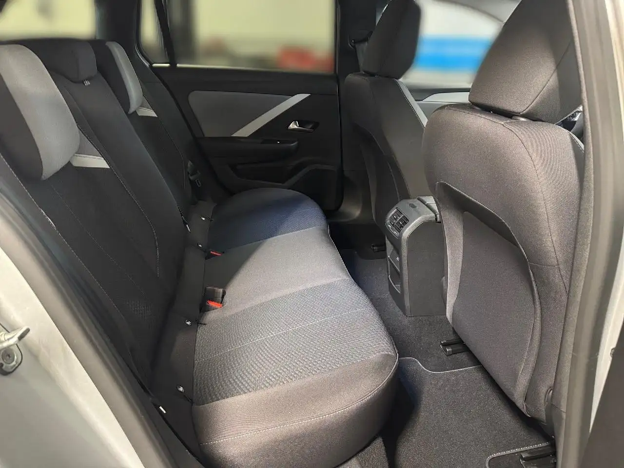 Opel Astra ST 1.2 Turbo 110PS Edition, миниатюра 13