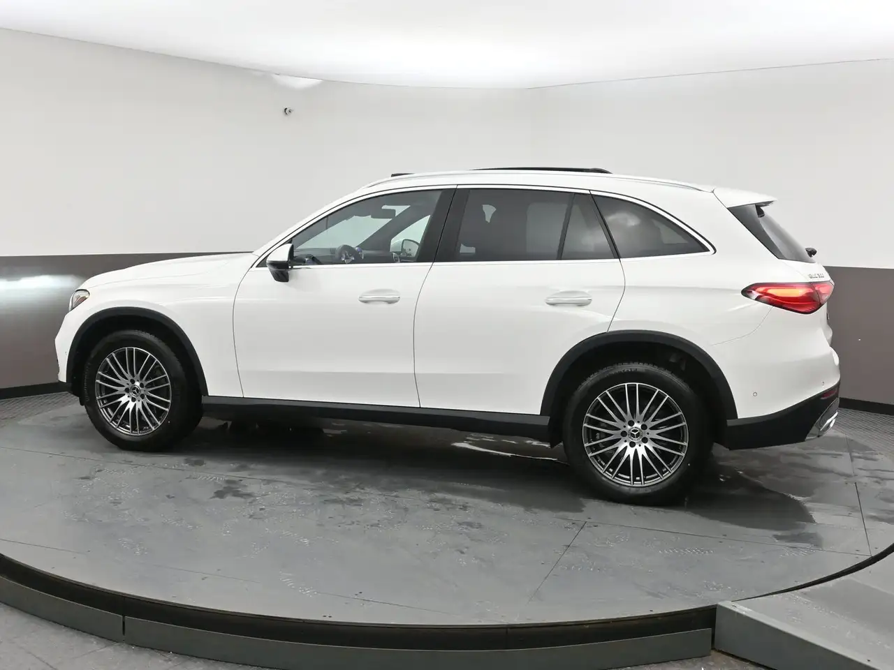 Mercedes-Benz GLC снимка Mercedes-Benz GLC