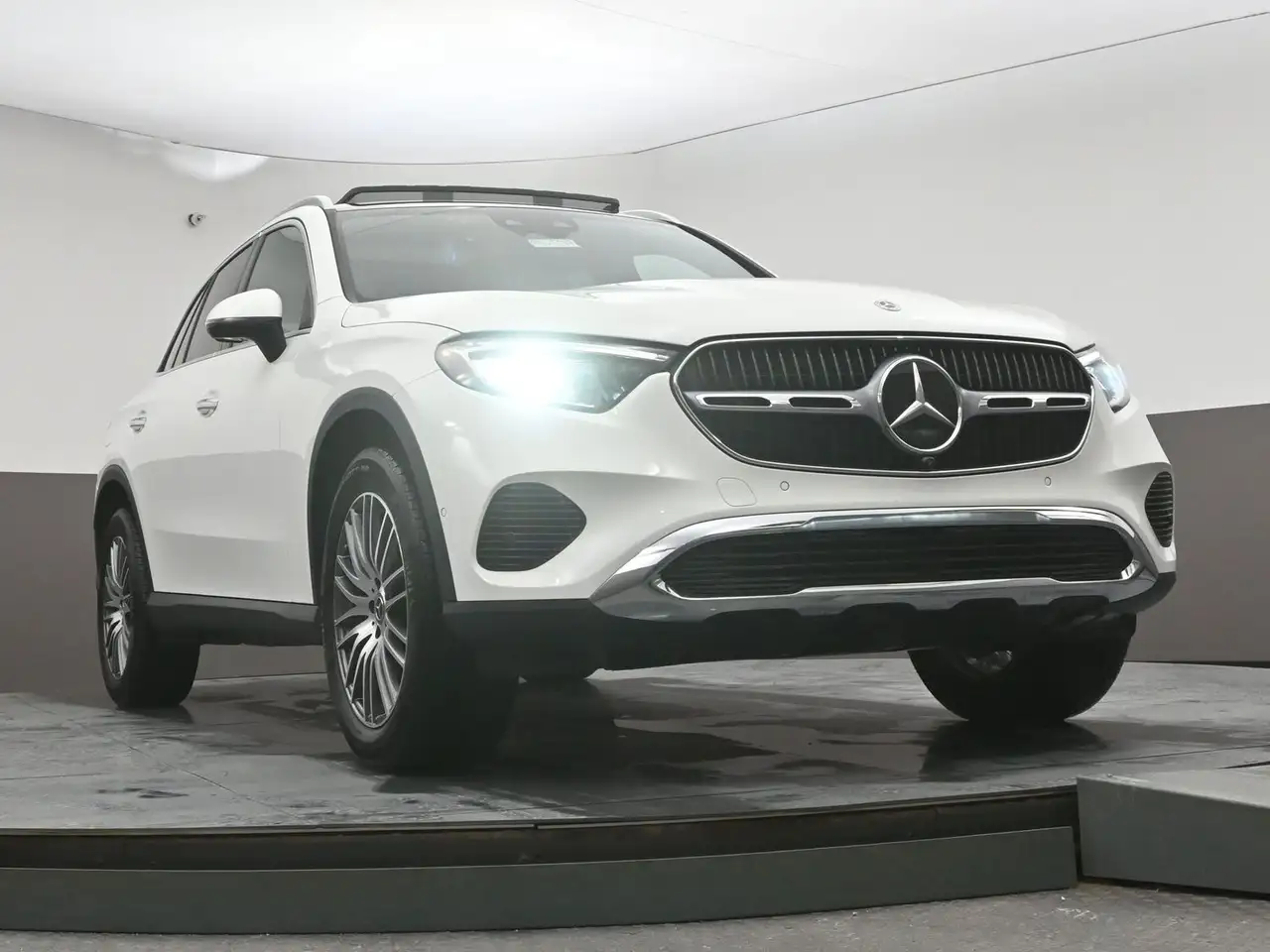 Mercedes-Benz GLC снимка Mercedes-Benz GLC