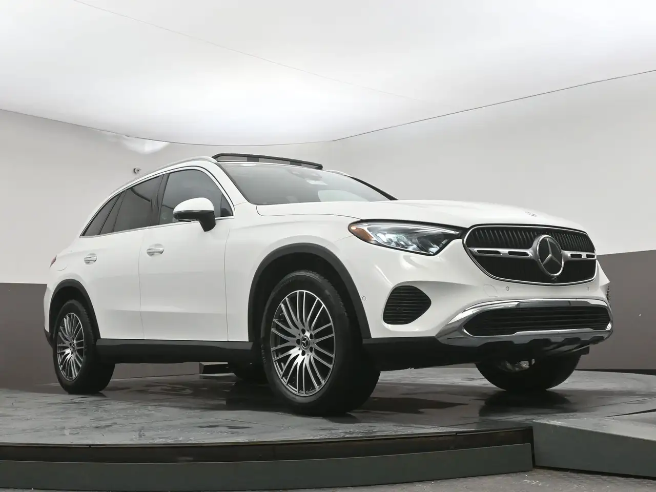 Mercedes-Benz GLC снимка Mercedes-Benz GLC