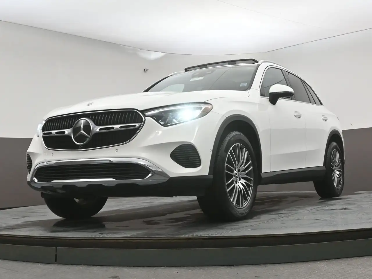 Mercedes-Benz GLC снимка Mercedes-Benz GLC