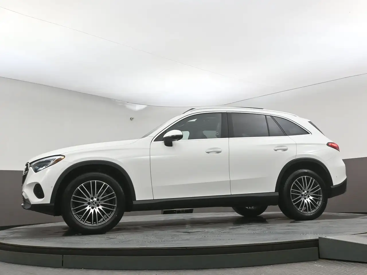 Mercedes-Benz GLC снимка Mercedes-Benz GLC