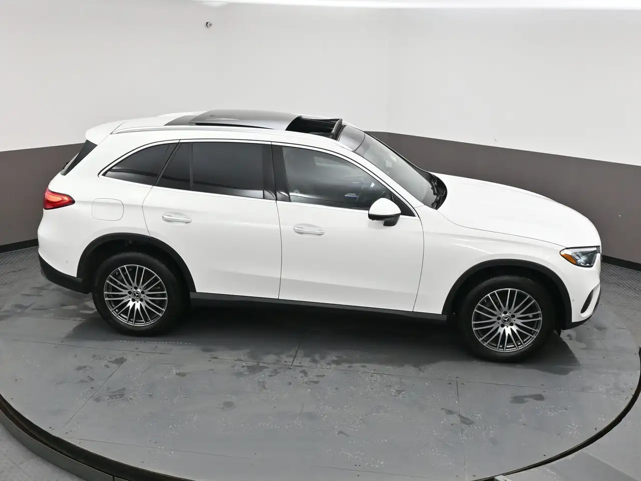 Mercedes-Benz GLC снимка Mercedes-Benz GLC