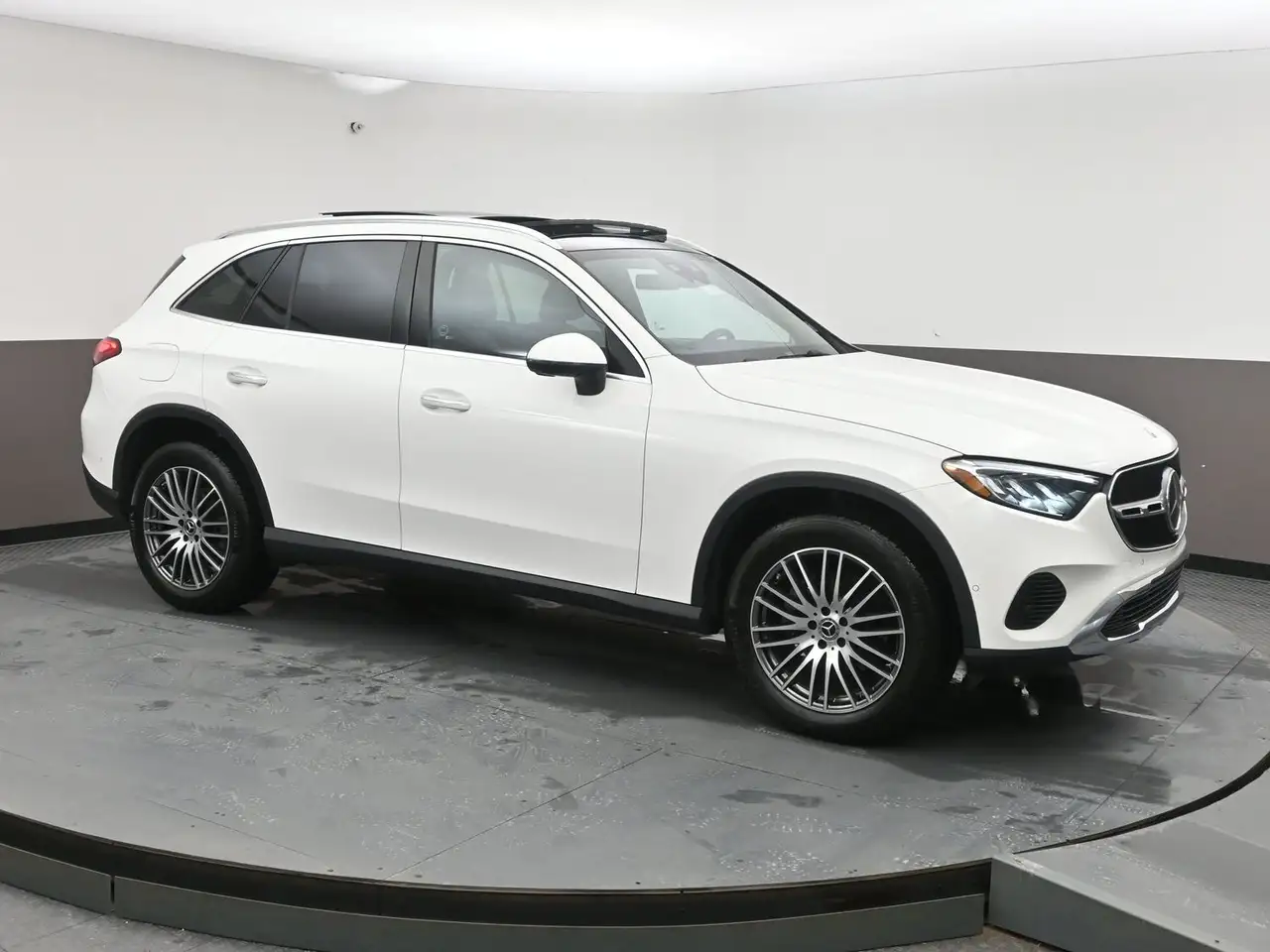 Mercedes-Benz GLC снимка Mercedes-Benz GLC