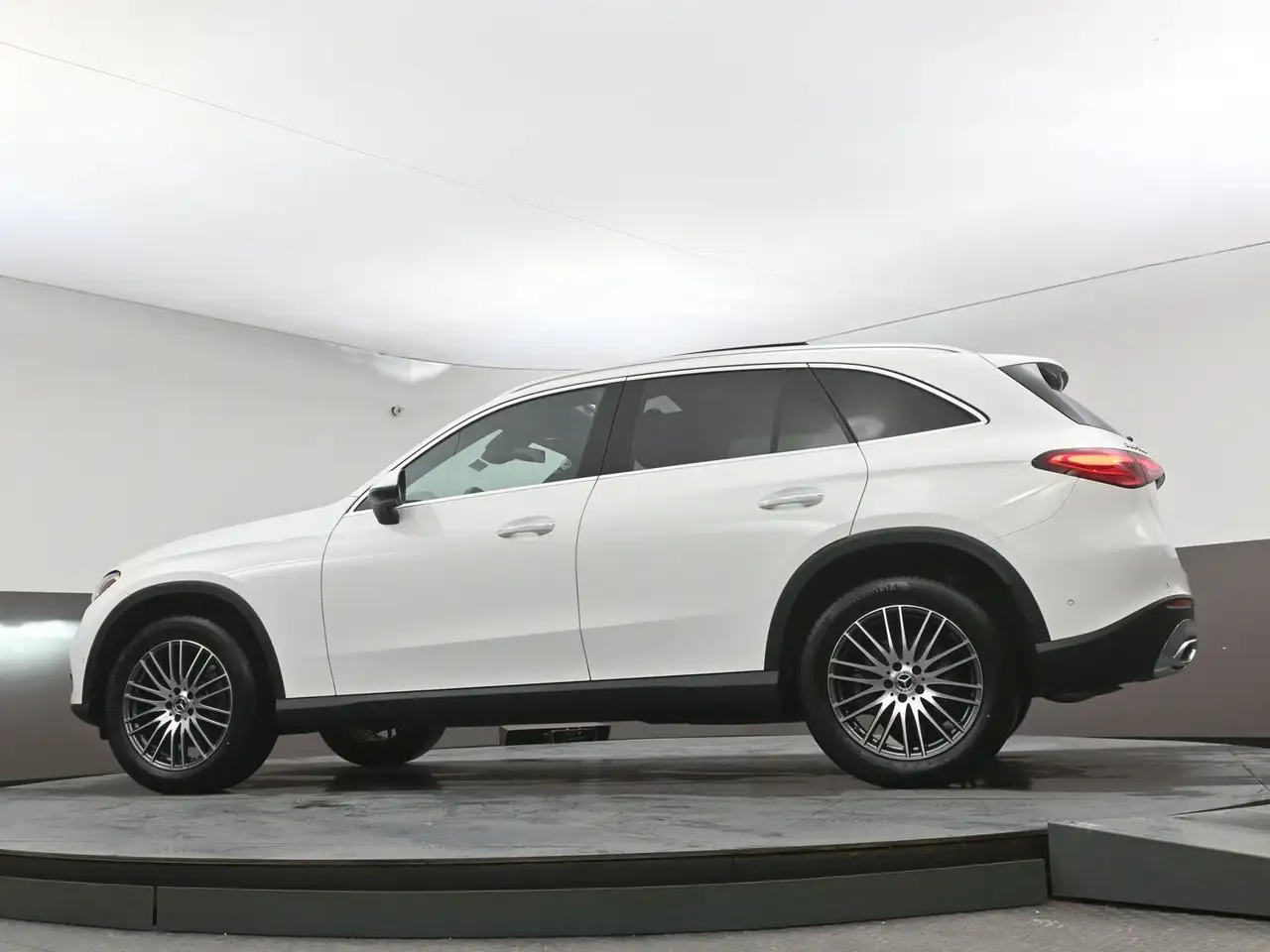 Mercedes-Benz GLC снимка Mercedes-Benz GLC