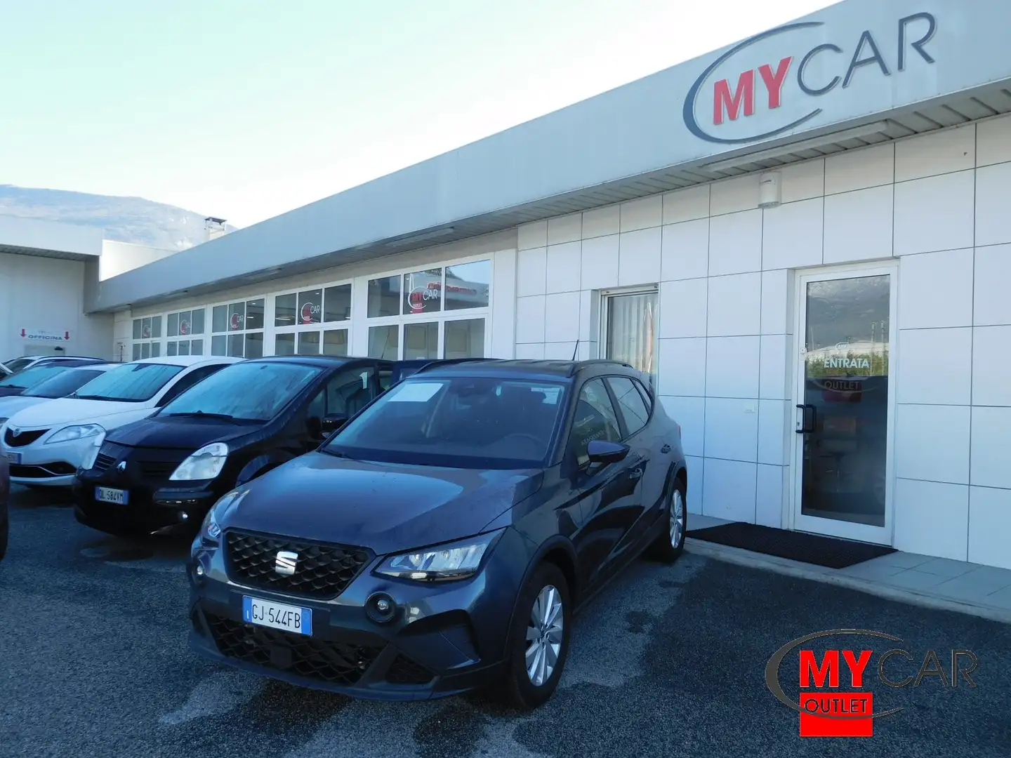 SEAT Arona 1.0 EcoTSI 110 CV Style Grau - 1