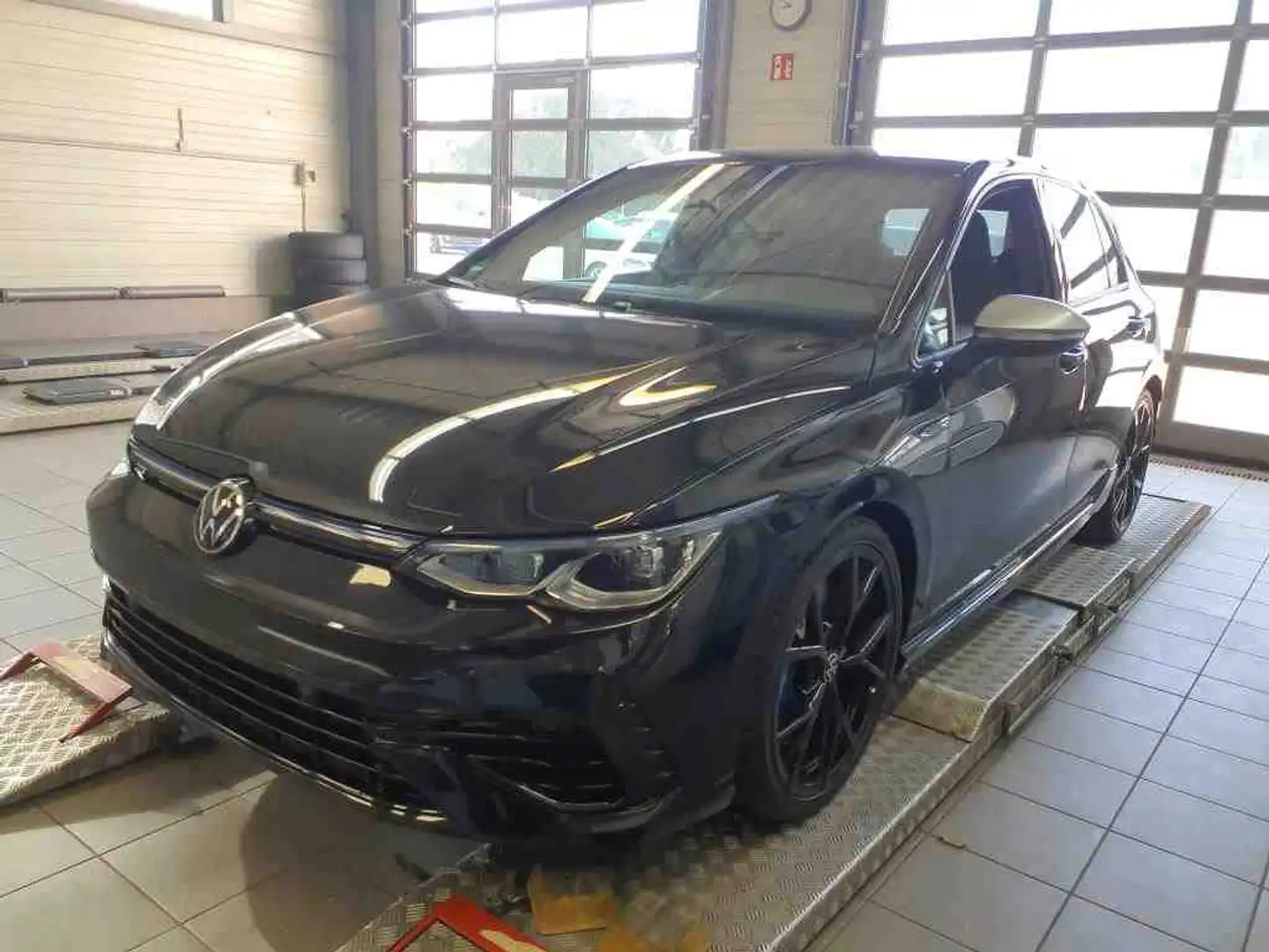 Volkswagen Golf R / R-Performance- Akrapovic /Black/Matrix Schwarz - 2