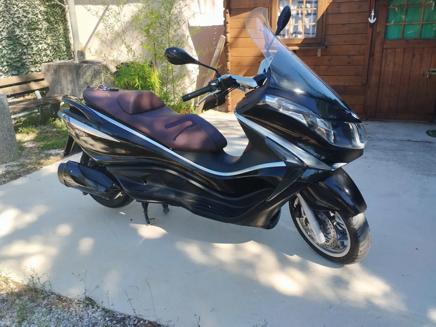Piaggio X 10 Premium Czarny - 1