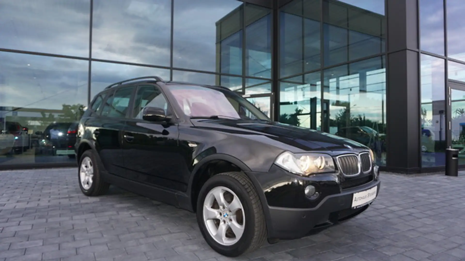 BMW X3 2.0i PANORAMADACH+SHZ+TEMPOMAT+PDC Schwarz - 1