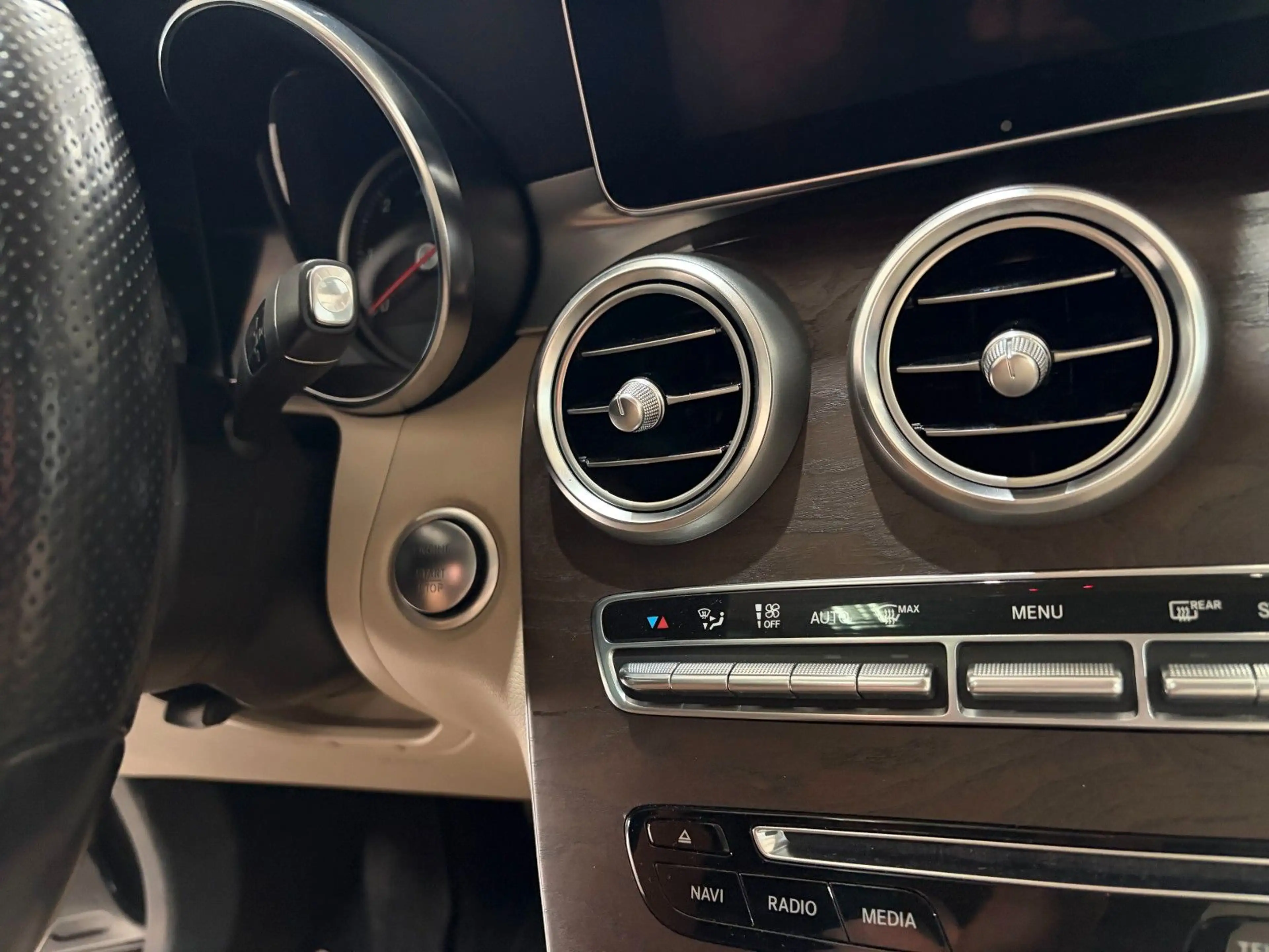 Mercedes-Benz GLC 250 GLC250*Exclusive*1Hand*Pano*AHK*Distro*Leder*ILS — photo 23
