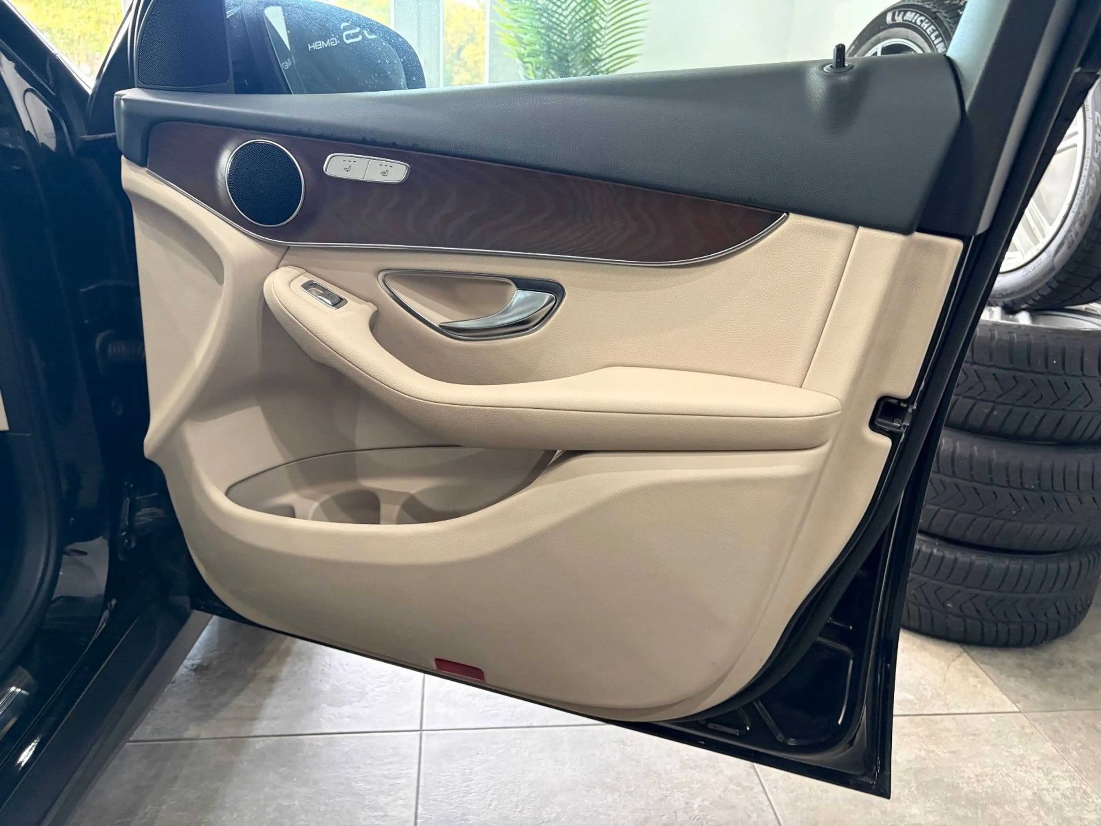 Mercedes-Benz GLC 250 GLC250*Exclusive*1Hand*Pano*AHK*Distro*Leder*ILS — photo 17