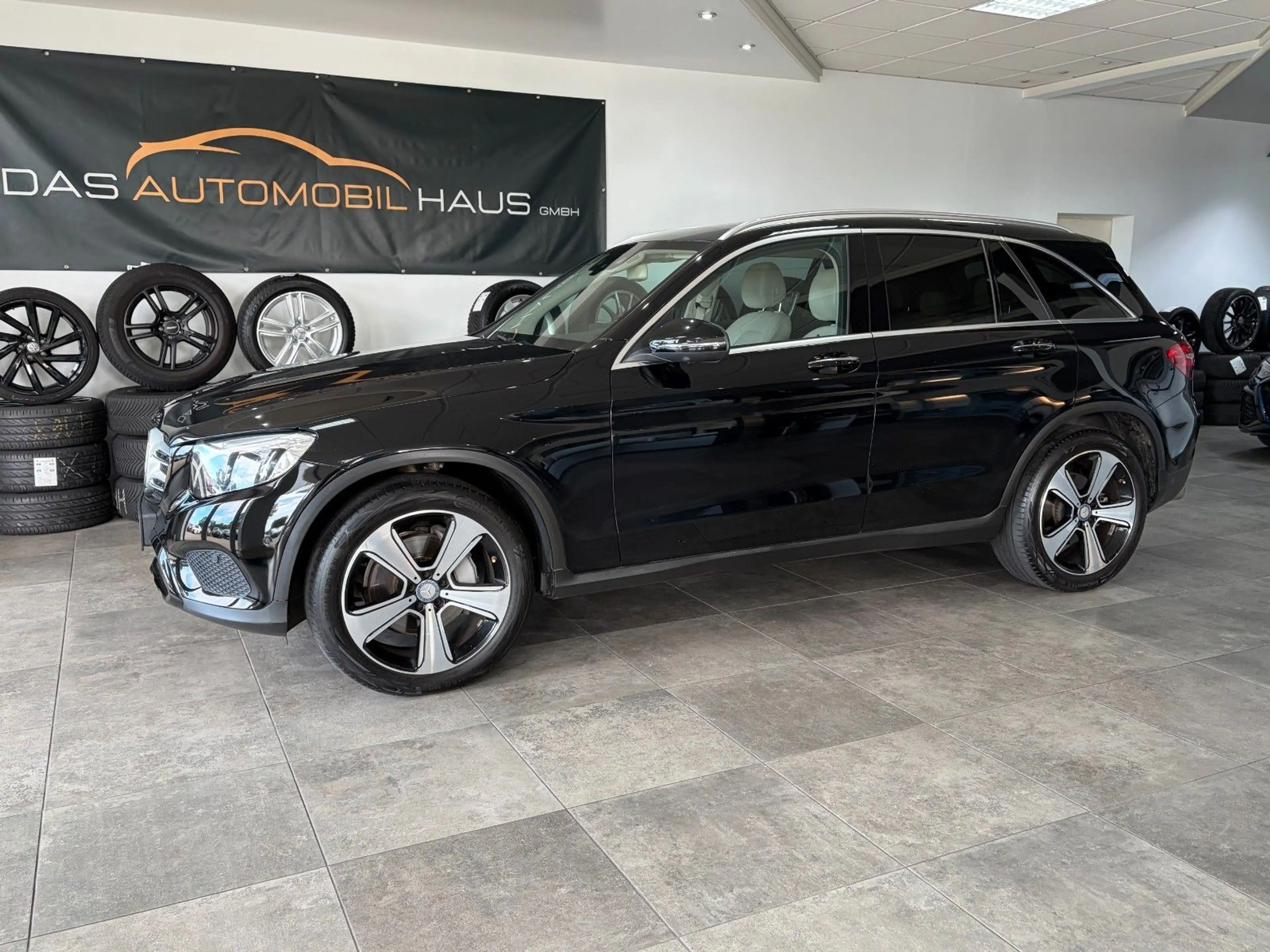 Mercedes-Benz GLC 250 GLC250*Exclusive*1Hand*Pano*AHK*Distro*Leder*ILS — photo 4