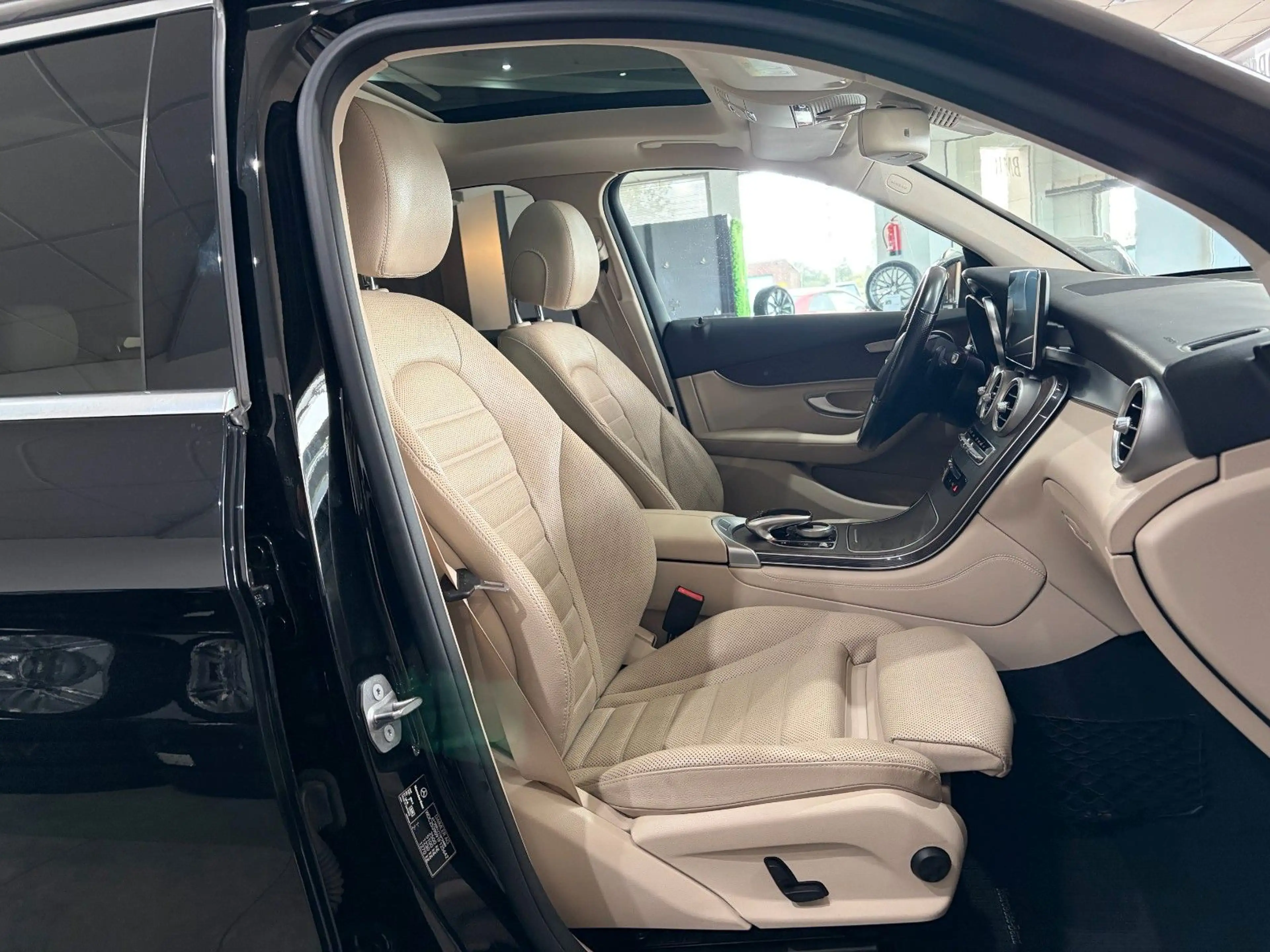 Mercedes-Benz GLC 250 GLC250*Exclusive*1Hand*Pano*AHK*Distro*Leder*ILS — photo 13