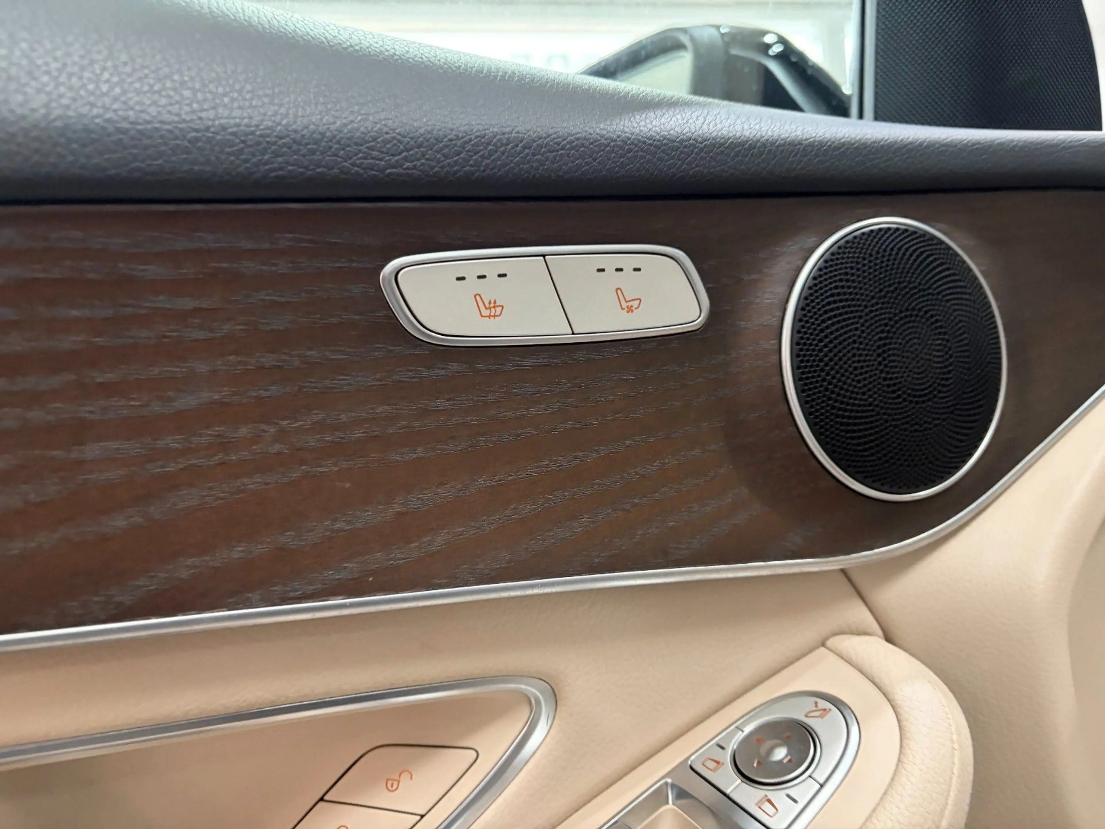 Mercedes-Benz GLC 250 GLC250*Exclusive*1Hand*Pano*AHK*Distro*Leder*ILS — photo 26