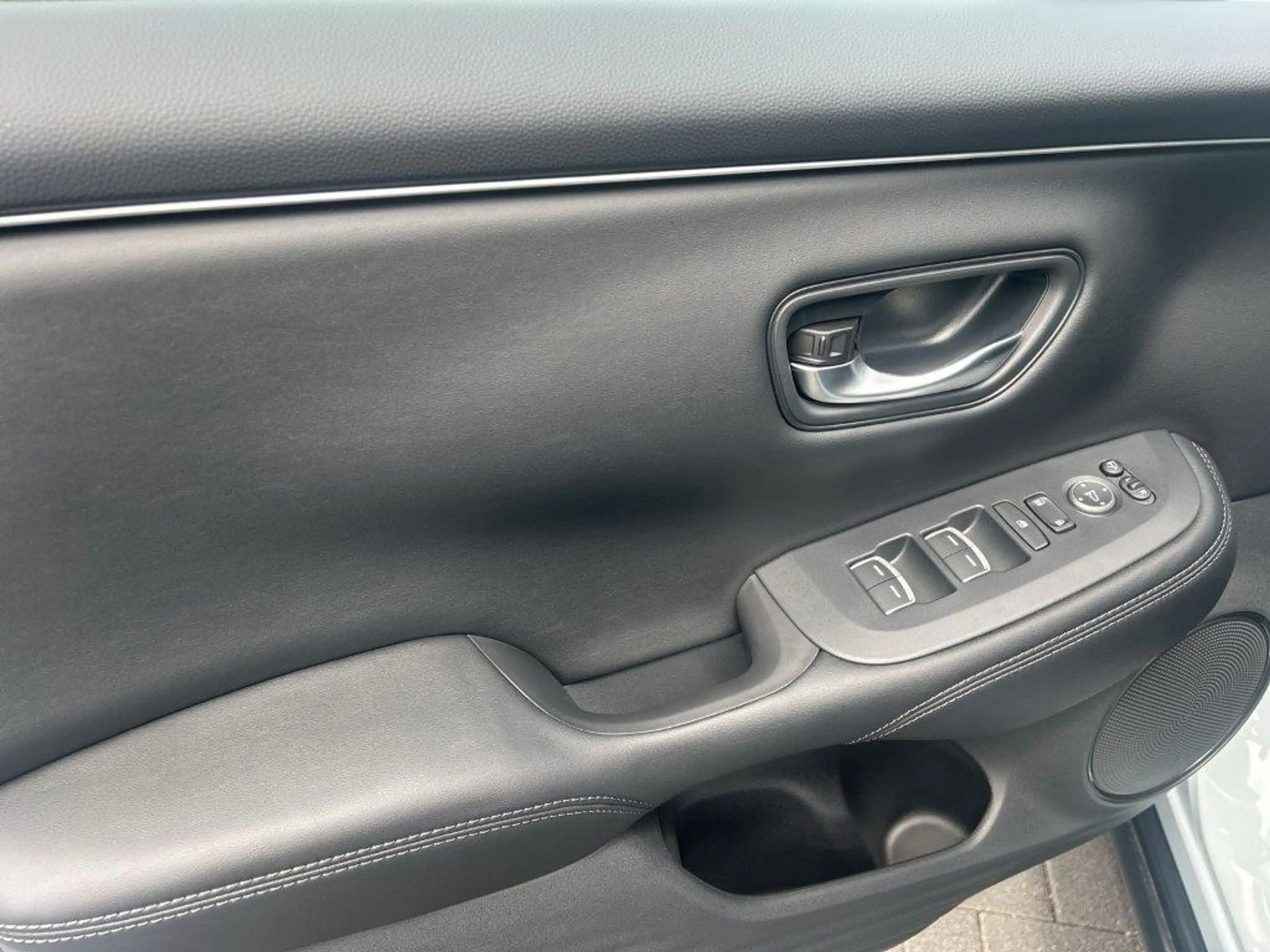 Honda ZR-V Hybrid 2.0 e:HEV Elegance LED Einparkhilfe v+h — photo 13