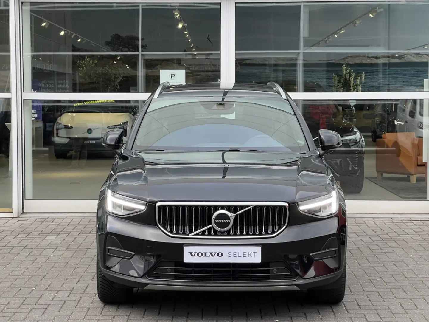 Volvo XC40 T4 211PK Recharge Inscription Exp| Navi| Climate| Zwart - 2