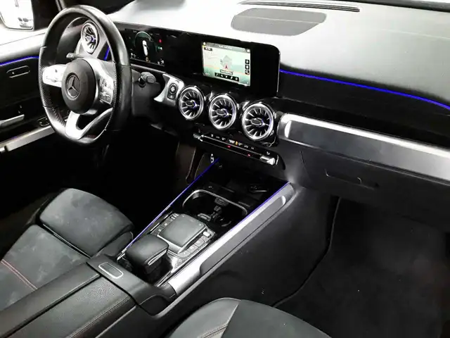 Mercedes-Benz GLB view 9
