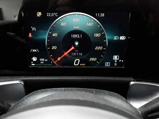 Mercedes-Benz GLB view 11