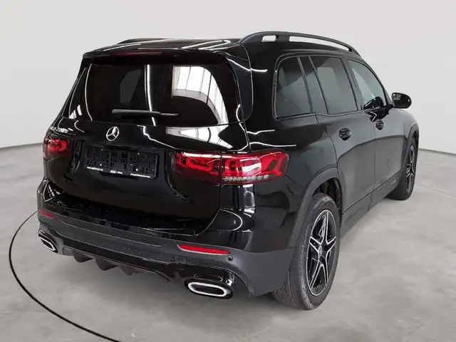 Mercedes-Benz GLB view 4