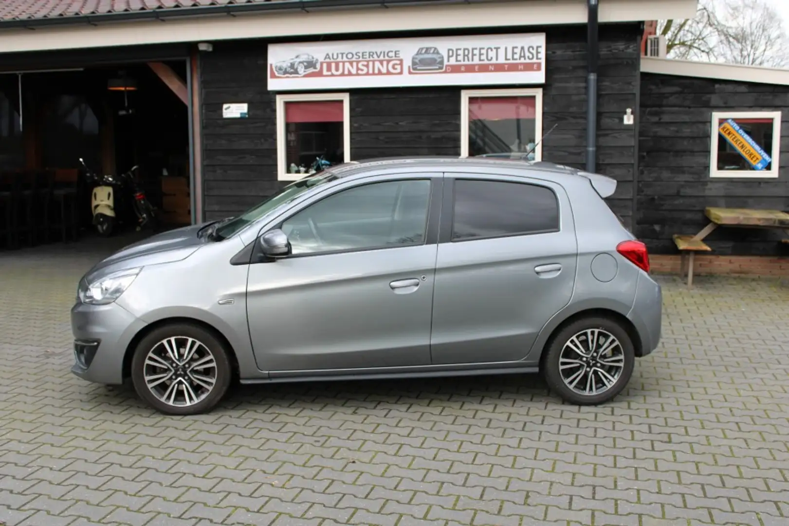 Mitsubishi Space Star 1.2 Instyle Automaat Navigatie Climate Cruise Cont Grijs - 2