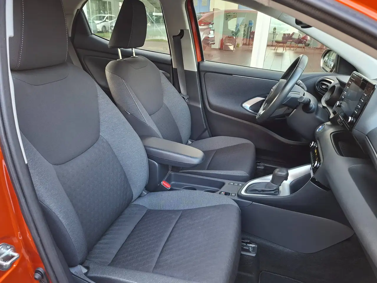 Toyota Yaris Hybrid Team D + Safety P.+ Comfort P.+ AHK, миниатюра 10
