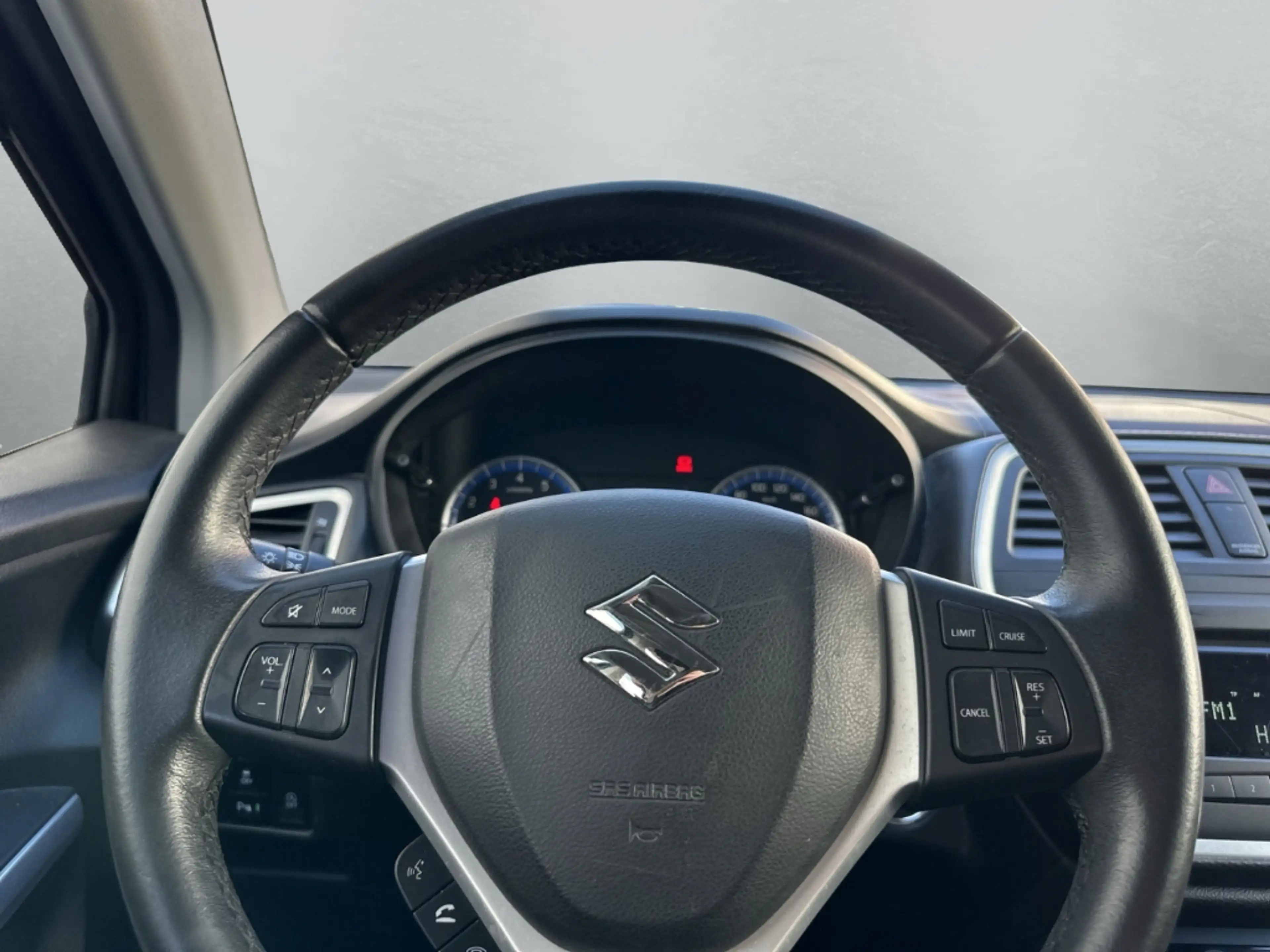 Suzuki SX4 Comfort 4x4 LED Mehrzonenklima DAB SHZ Keyless Rüc — photo 13