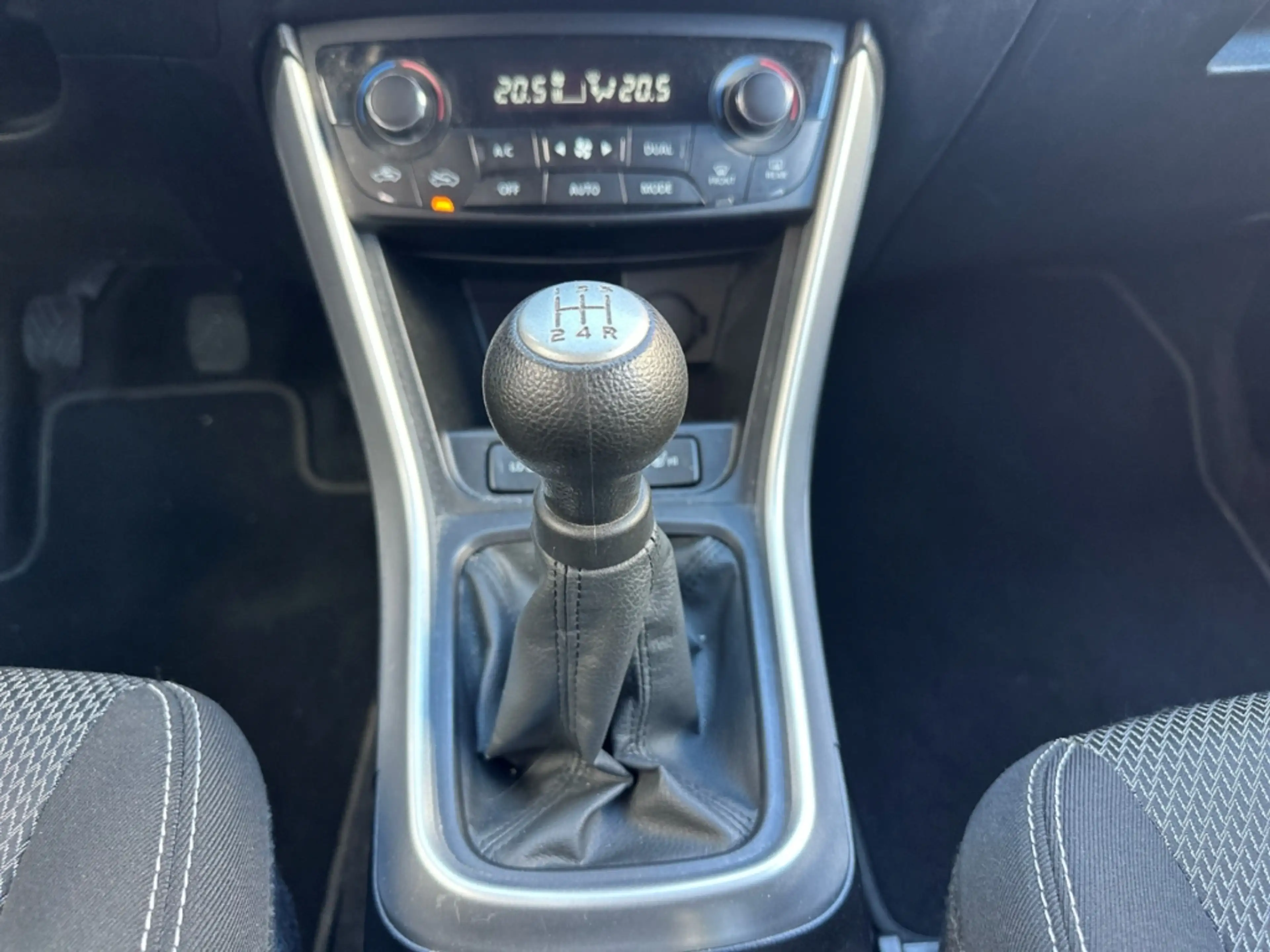 Suzuki SX4 Comfort 4x4 LED Mehrzonenklima DAB SHZ Keyless Rüc — photo 11