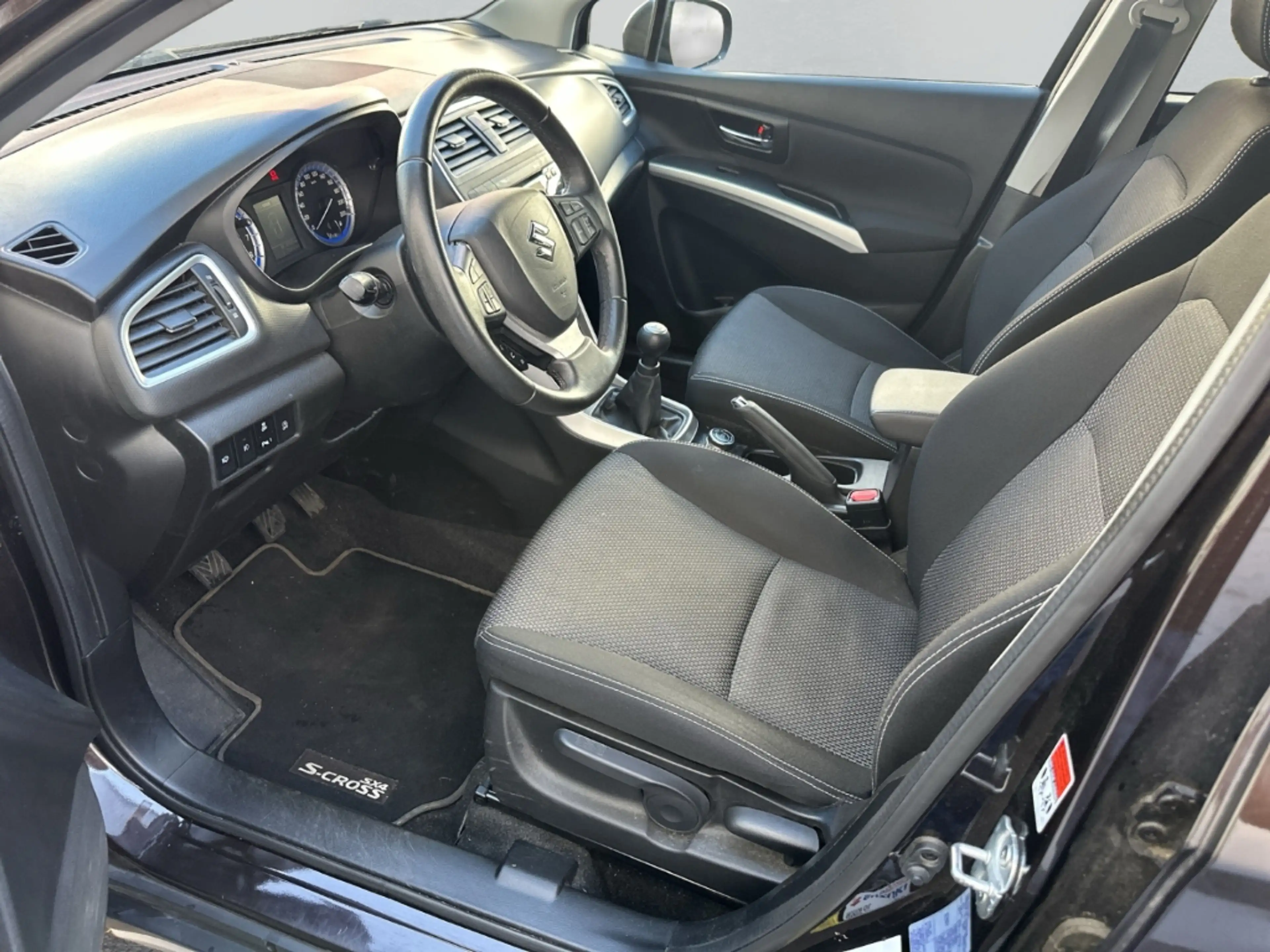 Suzuki SX4 Comfort 4x4 LED Mehrzonenklima DAB SHZ Keyless Rüc — photo 9