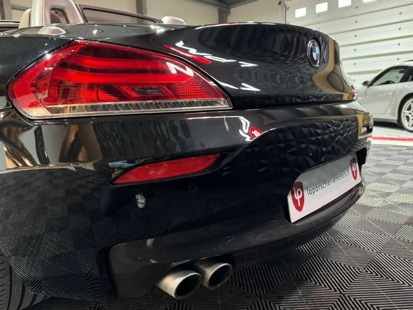 BMW Z4 Roadster II (E89) sDrive 30i 258ch Sport Design Zwart - 2