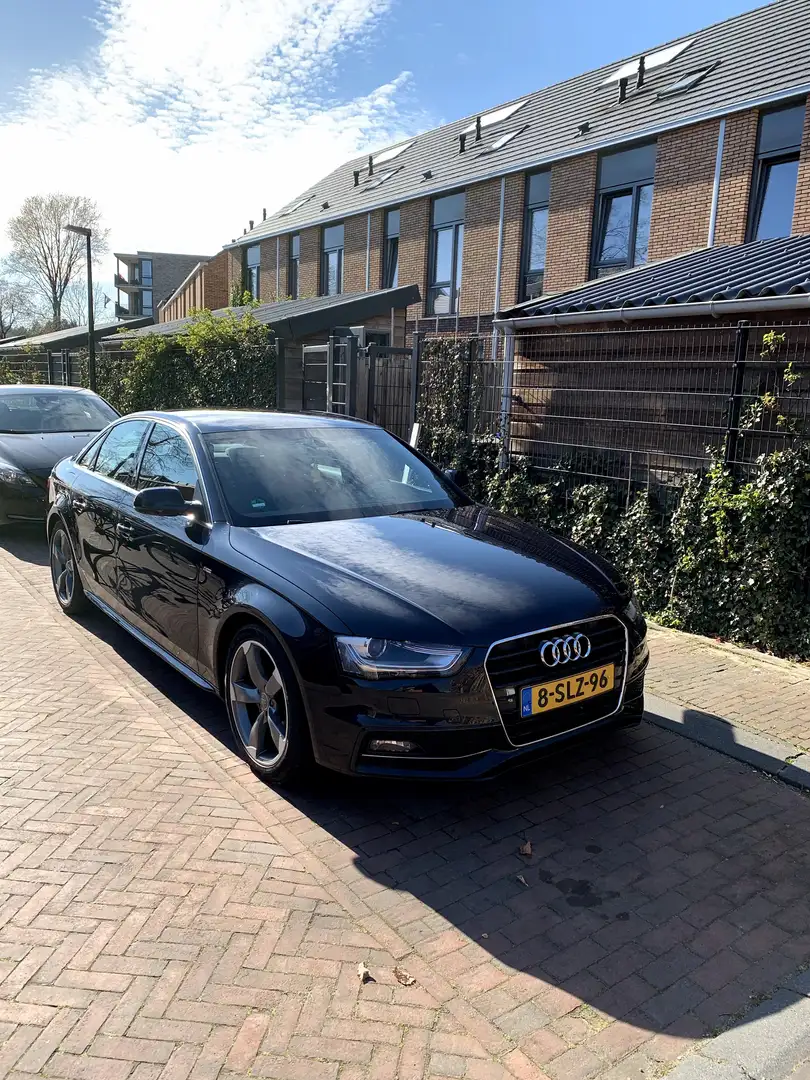 Audi A4 1.8 TFSIe Edition Blauw - 1
