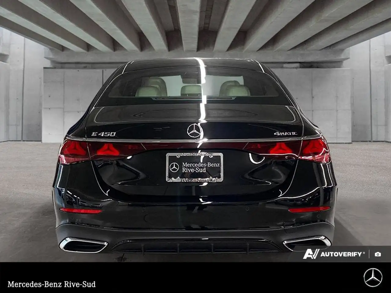 Mercedes-Benz E-Class снимка Mercedes-Benz E-Class