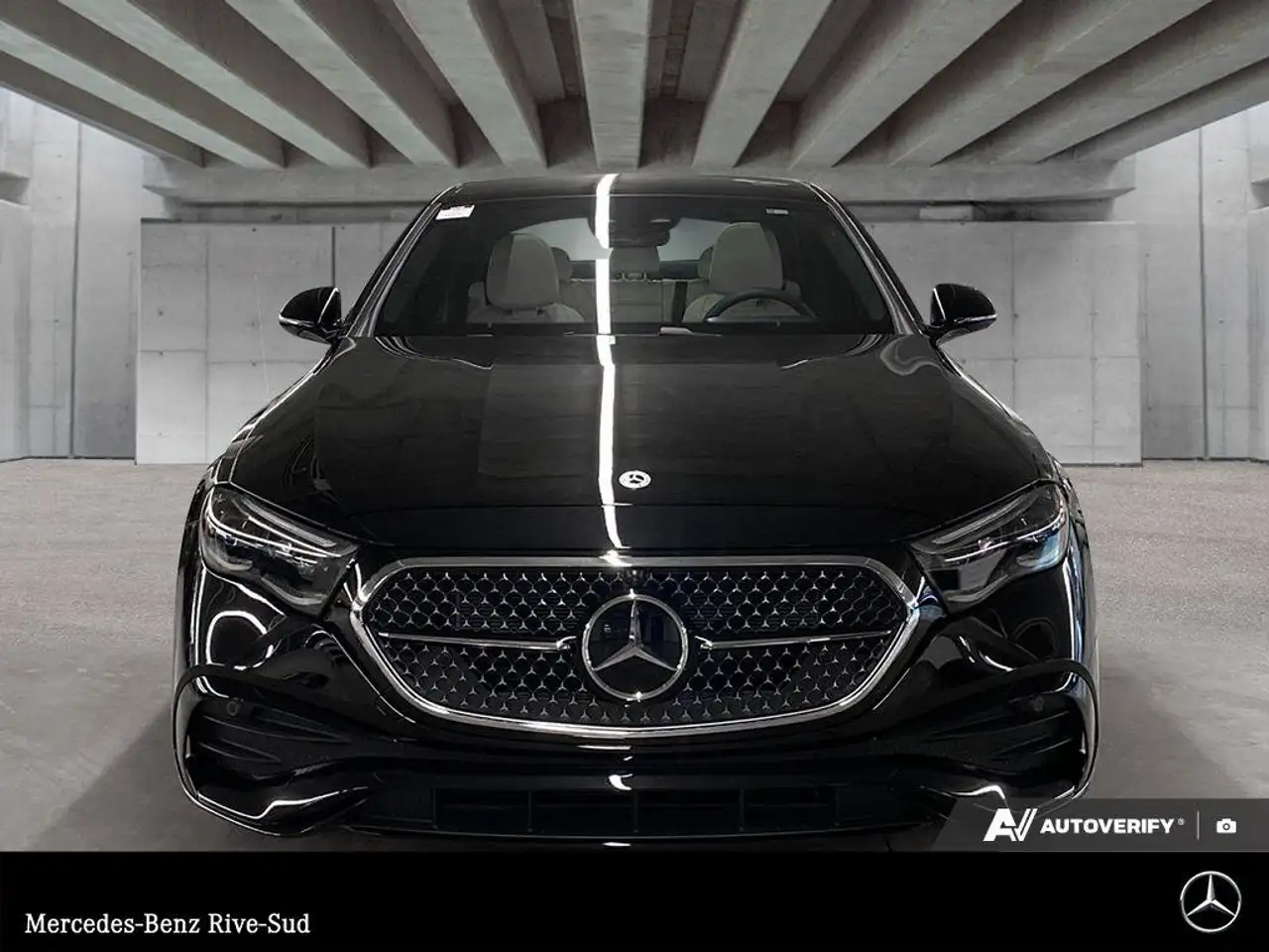 Mercedes-Benz E-Class снимка Mercedes-Benz E-Class