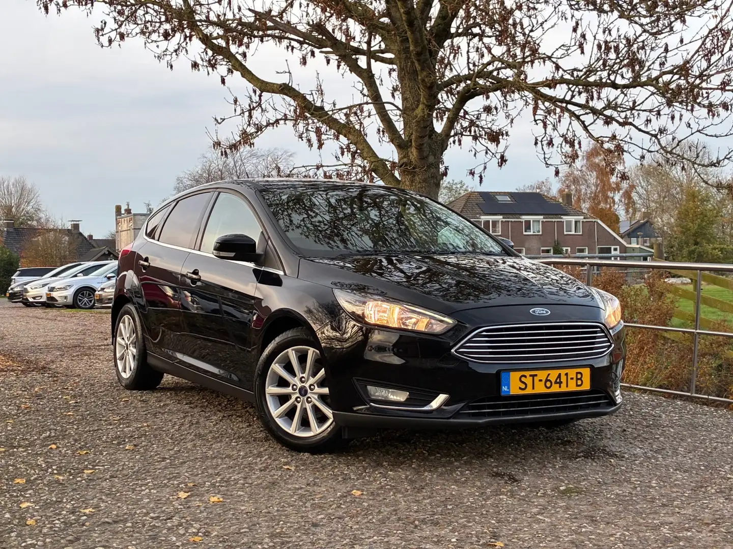 Ford Focus 1.0 Titanium | Cruise + Clima + Navi Nu € 7.975,-! Zwart - 1